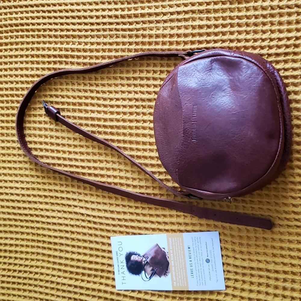 Portland Leather Large Circle Crossbody in Nutmeg